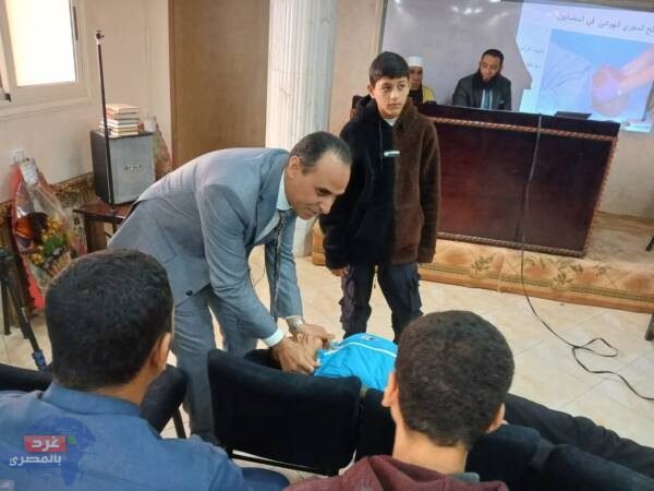وكيل صحة الشرقية يلقي محاضرة عن الإسعافات الأولية والإنعاش القلبي في قرية طاروط