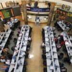"تباين أداء البورصة المصرية: انخفاض المؤشر الرئيسي وزيادات في الأسهم الصغيرة والمتوسطة"