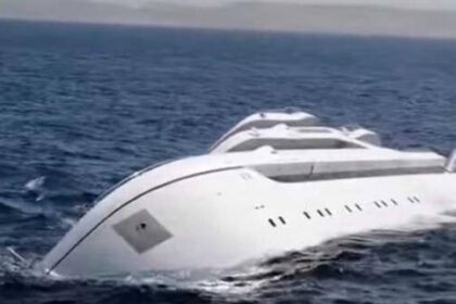غرق مركب سياحي يقل 6 أفراد أمام منطقة جبل الزيت شمال الغردقة