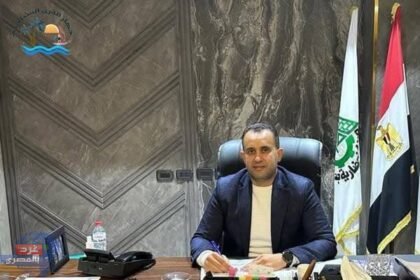 بدء تنفيذ الطبقة الأسفلتية الرابطة بطريق الإزدواج في مارينا العلمين
