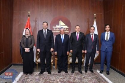 وزير الاثار الاسبق