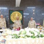 وزير الدفاع يشارك مقاتلي الجيش الإفطار: رسالة قوة وعزم في مواجهة التحديات