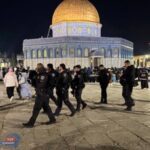 قوات الاحتلال تقتحم المسجد الأقصى المبارك أثناء أداء صلاتي العشاء والتراويح
