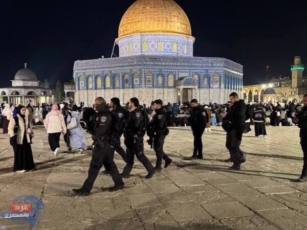 قوات الاحتلال تقتحم المسجد الأقصى المبارك أثناء أداء صلاتي العشاء والتراويح