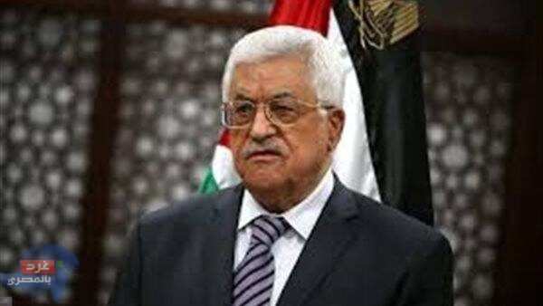الرئيس الفلسطينى يصل مطار القاهرة للمشاركة في القمة العربية الطارئة