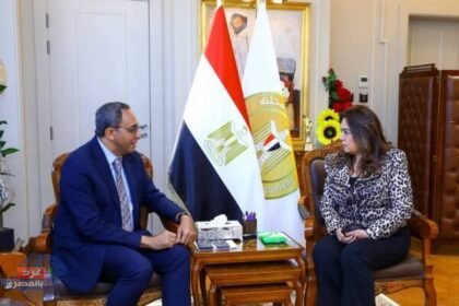 وزيرة التنمية المحلية تتابع جهود توفير السلع الأساسية ومشروعات قنا
