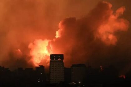 إعلام فلسطيني: توغل آليات إسرائيلية بالتزامن مع قصف مكثف وسط وشرق مدينة رفح جنوبي قطاع غزة