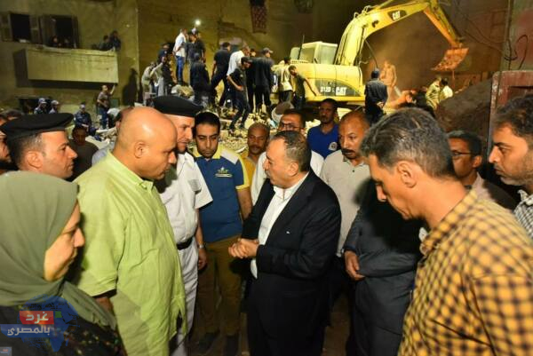 إنقاذ 7 أشخاص .. استمرار البحث عن الطفلة المفقودة تحت أنقاض العقار المنهار باسيوط
