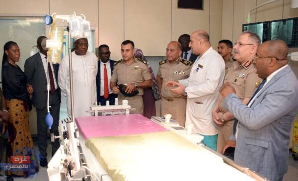 القوات المسلحة تستعرض إمكانياتها الطبية أمام السفراء الأفارقة في مجمع الجلاء الطبي القوات المسلحة تستعرض إمكانياتها الطبية أمام السفراء الأفارقة في مجمع الجلاء الطبي