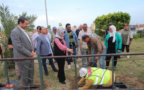 محافظ دمياط يدشن حملة "100 مليون شجرة" بزراعة الأشجار في رأس البر وحديقة بنت الشاطئ