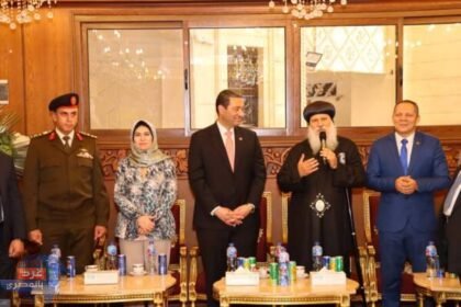 محافظ دمياط يُهنئ الأقباط ب عيد القيامة المجيد ويؤكد على روح المحبة بين المصريين