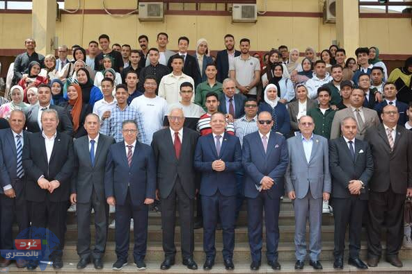 “رئيس جامعة دمياط يشهد ندوة علمية حول “الدراسات القانونية بين الواقع والمأمول”