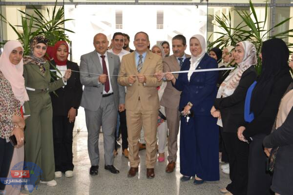 “انطلاقة إبداعية.. رئيس جامعة دمياط يفتتح المعرض السنوي الأول للتربية العملي!”