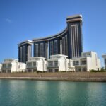 "خلف الله يتفقد مزارين وبرج LD05: إنجازات متسارعة وخطة حاسمة لتسليم الوحدات في العلمين الجديدة"