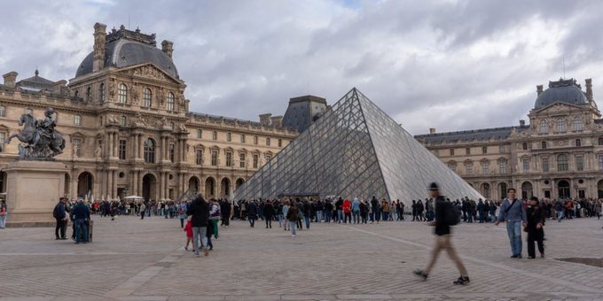 اعتقال 5 أشخاص جدد في سرقة متحف اللوفر: 102 مليون دولار من مجوهرات التاج الفرنسي اعتقال 5 أشخاص جدد في سرقة متحف اللوفر: 102 مليون دولار من مجوهرات التاج الفرنسي