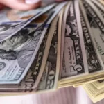 ارتفاع للعملة الأمريكية أمام الجنيه خلال تعاملات منتصف اليوم بين 7 و15 قرشًا