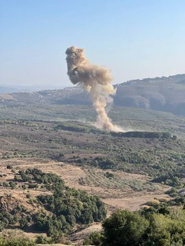 القصف الإسرائيلي على جبل الجرمق في المحمودية بجنوب لبنان