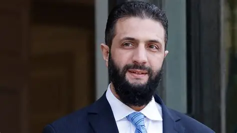رويترز: الحكومة البريطانية ترفع العقوبات عن الرئيس السوري أحمد الشرع