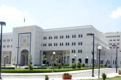 الخارجية السورية : لا قواعد أمريكية في دمشق والموقف الأمريكي يشهد تحولاً