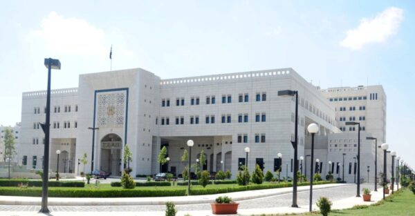 الخارجية السورية : لا قواعد أمريكية في دمشق والموقف الأمريكي يشهد تحولاً