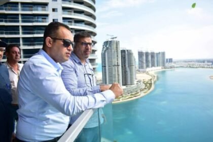 رئيس جهاز مدينة العلمين الجديدة يتفقد مشروع الأبراج الشاطئية