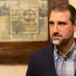 رويترز: مخلوف وكمال حسن يسعيان لتقسيم سوريا عبر ميليشيات في الساحل