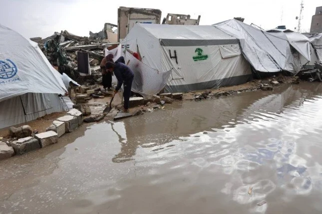كارثة الشتاء في غزة: وفاة 13 مواطنًا بينهم ثلاثة أطفال