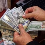 استقرار نسبي.. الدولار يحافظ على مستواه أمام الجنيه في تعاملات الإثنين