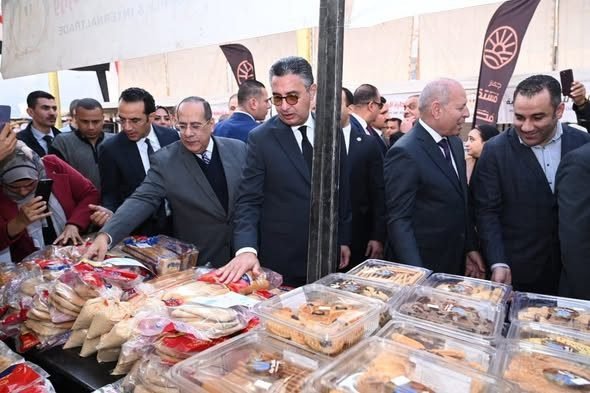 اليوم المرج تستقبل سوق "اليوم الواحد".. وزير التموين ومحافظ القاهرة يفتتحان مبادرة لتوفير السلع بأسعار مخفضة للمواطنين