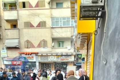 "إنقاذ 20 طفلًا من كارثة حريق بأحد أبراج دمياط"
