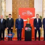 "كأس العالم يصل القاهرة.. السيسي يستقبل وفد الفيفا ويؤكد مكانة مصر الرياضية عالميًا"