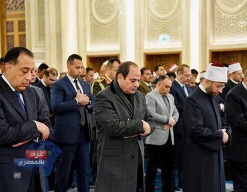 الرئيس السيسي يؤدي صلاة الفجر بمسجد العزيز الحكيم في منطقة المقطم بالقاهرة