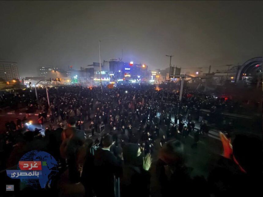 إيران تشتعل ليلًا.. احتجاجات متواصلة لليوم الـ14 ورسالة بهلوي تحرّك الشارع إيران تشتعل ليلًا.. احتجاجات متواصلة لليوم الـ14 ورسالة بهلوي تحرّك الشارع