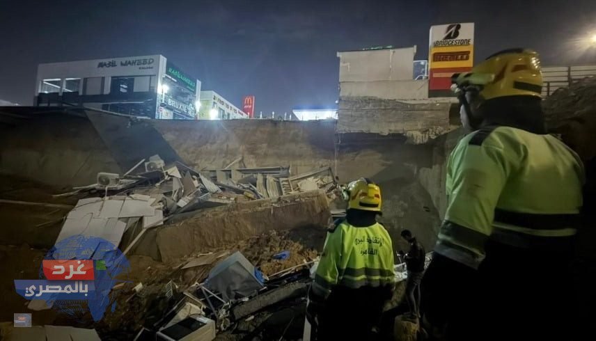 انهيار أرضي بعمق 15 متراً يبتلع محال تجارية ويخلف مصابين