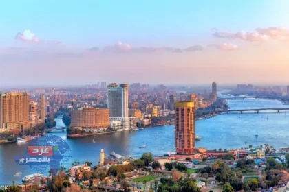 تراجع عائدات السياحة وقناة السويس