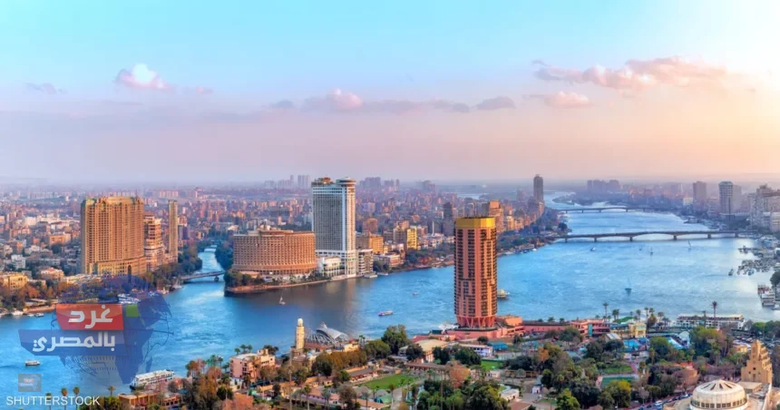 تراجع عائدات السياحة وقناة السويس