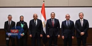 مدبولي يشهد توقيع اتفاقيات استثمار وتشغيل محطة رياح جبل الزيت بقدرة 580 ميجاوات