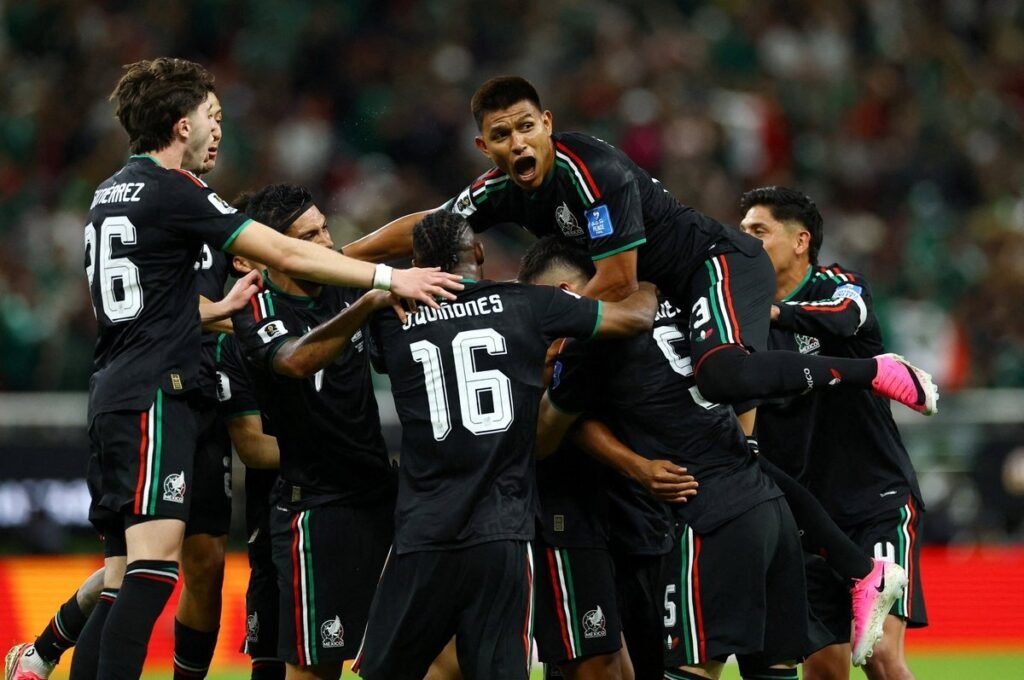 المكسيك أول المتأهلين للدور الثاني في كأس العالم 2026 بفوزها على كوريا الجنوبية (1-0) 🇲🇽 المكسيك أول المتأهلين للدور الثاني