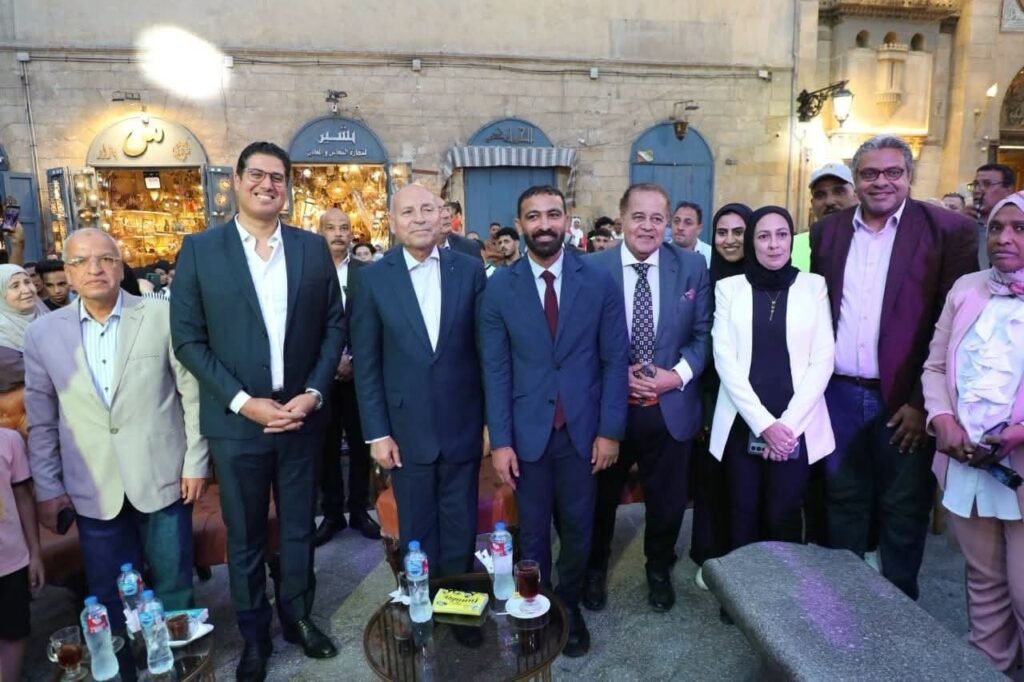 محافظ القاهرة يطلق مبادرة "هنحافظ على تراثنا" من قلب شارع المعز بمشاركة 200 متطوع محافظ القاهرة يطلق مبادرة "هنحافظ على تراثنا" من قلب شارع المعز بمشاركة 200 متطوع