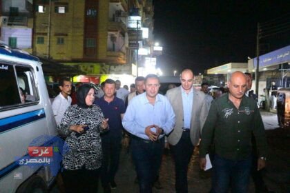 جولة ليلية مفاجئة لمحافظ دمياط بمدينة الزرقا.. تطوير للمحاور.. دعم للرياضة وحوار مفتوح مع الأهالي