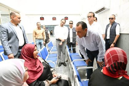 رئيس الوزراء يتفقد مركز طب الأسرة بسندبسط ضمن "حياة كريمة"، والصحة تؤكد توافر الأنسولين والأدوية الأساسية