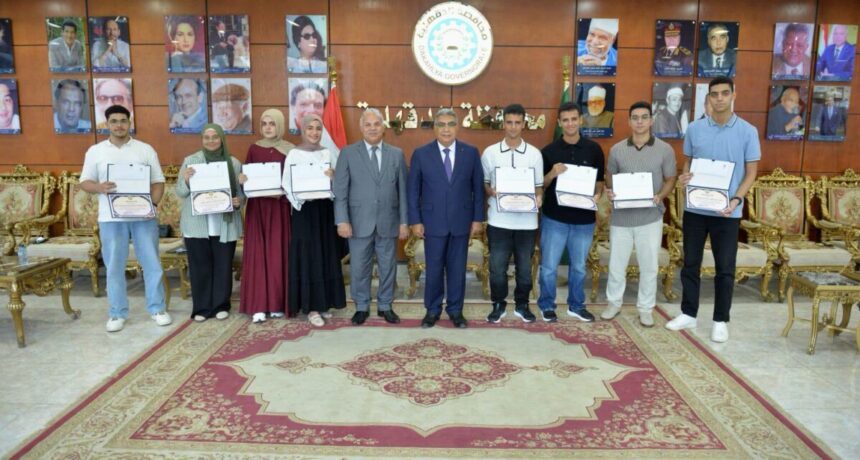 8 طلاب من أوائل الثانوية العامة