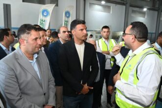 وزير الصناعة بدمياط يتفقد مصانع الأسمدة والفلاتر والنسيج بالمنطقة الحرة