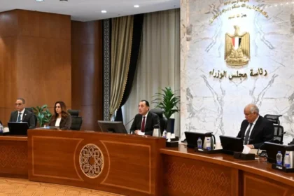 مدبولي يواجه المحافظين بملفات الشارع