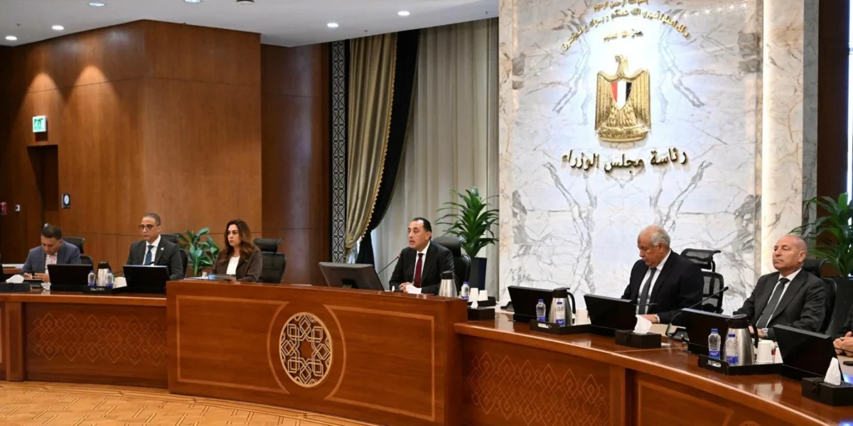 مدبولي يواجه المحافظين بملفات الشارع