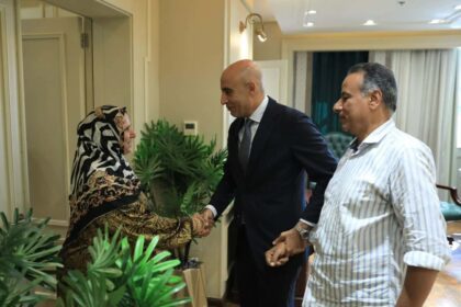 "كرامة المعلم خط أحمر".. وزير التعليم يكرم نادر علي وصالحة أبو الفضل ويؤكد: هيبتكم أساس مستقبل مصر