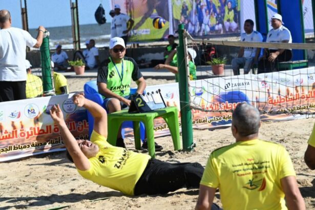 منافسات المهرجان السنوي الثاني للعبة الكرة الطائرة الشاطئية جلوس على شاطئ قادرون بدمياط الجديدة