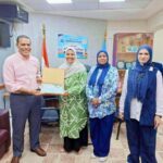 مدير تعليم البحر الأحمر يكرم رئيس الوحدة الحسابية