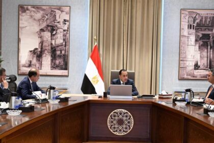 قرارات عاجلة من مدبولي لدعم المزارعين: سداد مستحقات قصب السكر وحوكمة الأسمدة