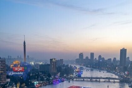 عشرات السفن في النيل تضيء بعلم مصر أحتفالا بذكري أنتصار العبور العظيم 1973